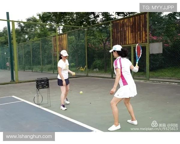 重庆网球队的蜕变之旅:从传统到现代的网球纪实探索