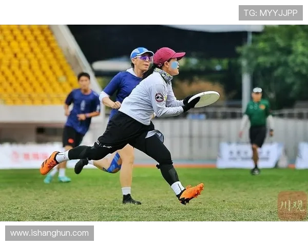 广州飞盘队在极限运动联赛中的团队协作表现分析与点评